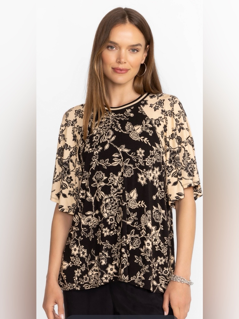 Johnny Was "The Janie Favorite"
Flutter Raglan Sleeve Top. Medium. Gorg!